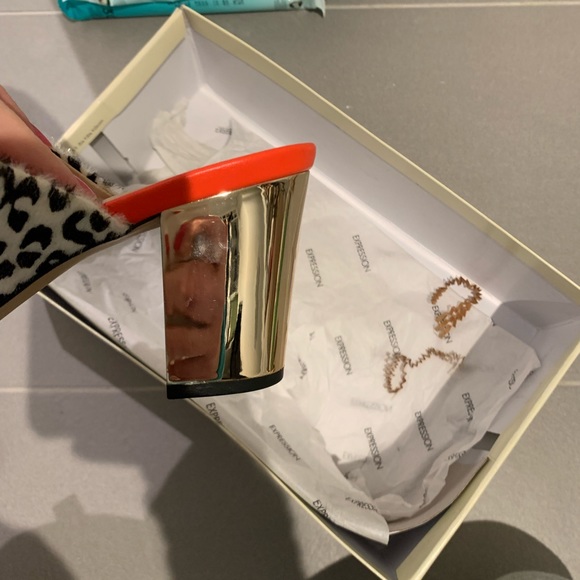 Brand New Expressions Sandals - Picture 4 of 14